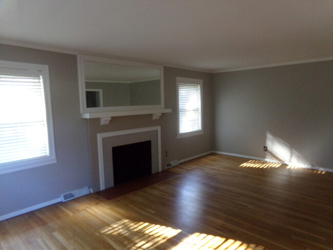 Cape Cod 4 Bed 2 Bath Kettering Home! photo'