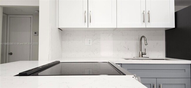 Foto del edificio - 830 NE 143rd St