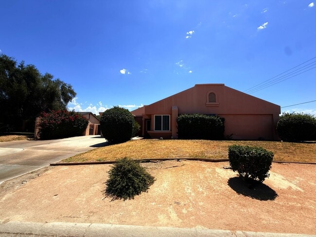 Building Photo - AVAILABLE NOW!! 2 Bedroom 2 Bathroom APART...