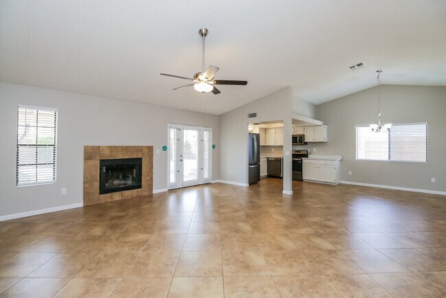 Foto del edificio - 7453 E Diamond Ave