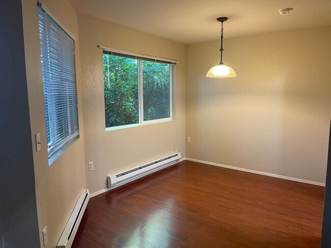 Foto del edificio - Cozy 2bd Condo in Overlake!