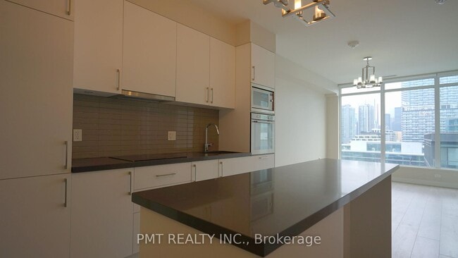 Building Photo - 27-1727 Bathurst St