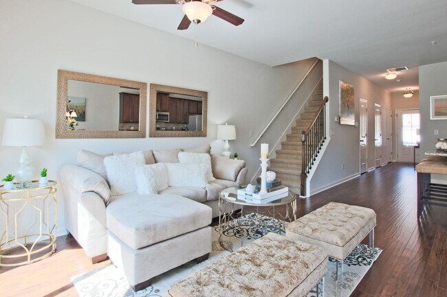 Foto del edificio - 3 bed 2.5 Bath Town Home in Jonesboro! Gar...