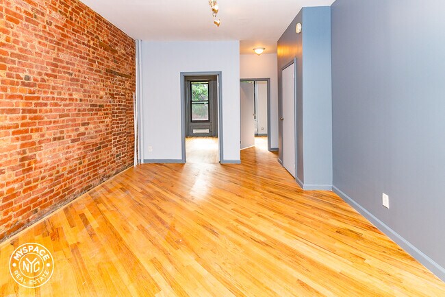 Building Photo - 425 Wythe Ave