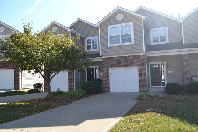 Foto del edificio - 8815 Timber Creek Ln