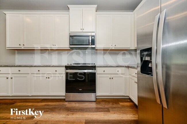 Foto del edificio - 215 Cheshire Dr