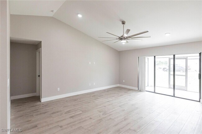 Foto del edificio - 543 Charwood Ave S