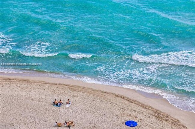 Foto del edificio - 6301 Collins Ave