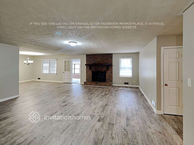 Building Photo - 4141 Hickory Dr