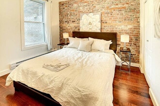 Building Photo - 4831 Rue Saint-Urbain