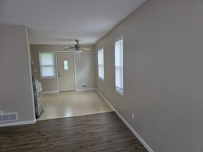 Foto del edificio - 905 Fuller Ave