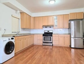 Building Photo - 705 W 31st St