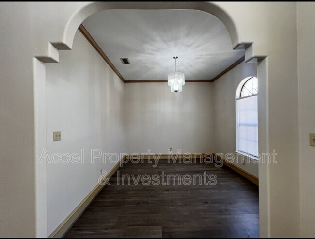Building Photo - 1703 Sunrise