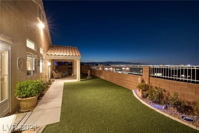 Foto del edificio - Amazing Unobstructed STRIP & Beautiful Mtn...
