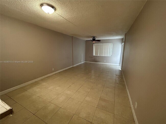 Foto del edificio - 6505 Winfield Blvd