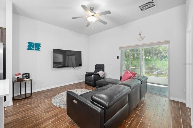 Foto del edificio - 37 Ullman Pl