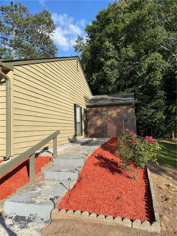 Foto del edificio - 129 Sandalwood Cir