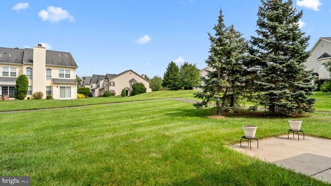 Foto del edificio - 301 Holly Hill Ct