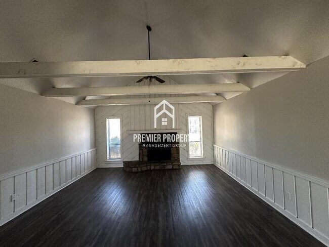 Foto del edificio - 3863 Lucerne Dr