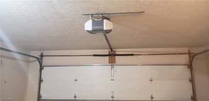 Building Photo - 15032 Woodsong Dr