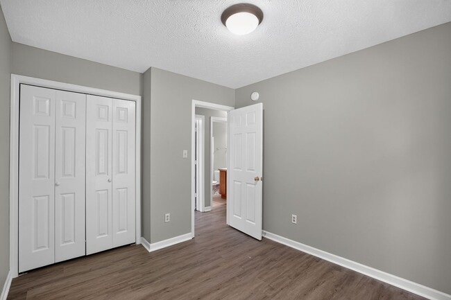 Building Photo - End Unit Townhouse in King George
