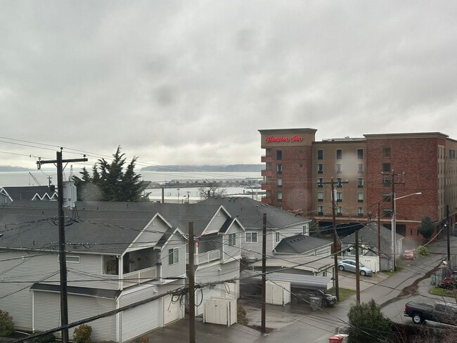 Building Photo - Belmont - 13 Unit