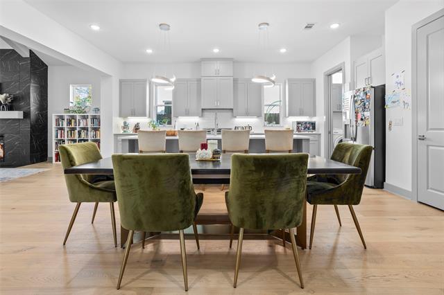 Foto del edificio - 5622 Oaks Ln