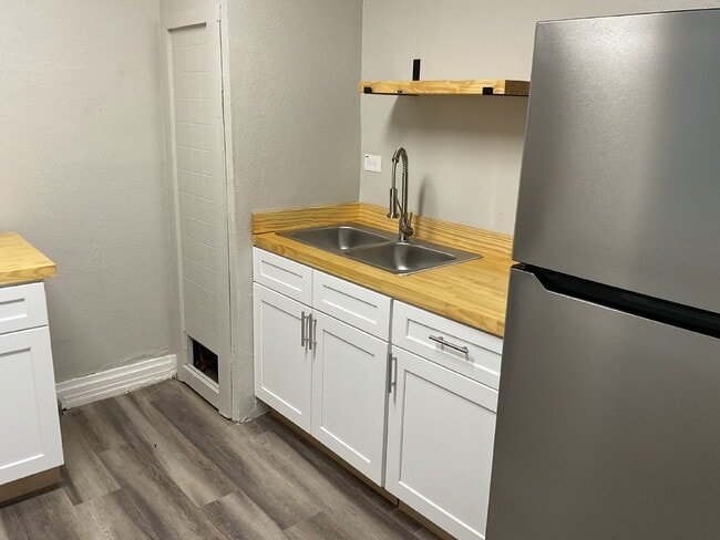 Building Photo - Super Affordable 2 Bed/ 1 Bath