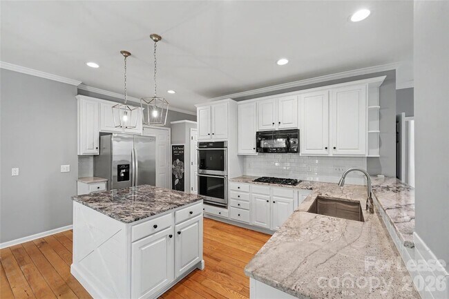 Building Photo - 16922 Laureate Rd
