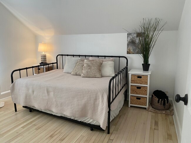 Building Photo - 4 Webster St