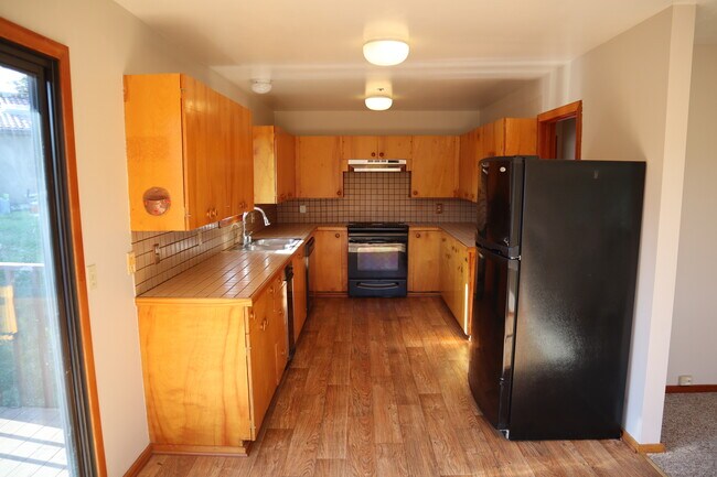 Building Photo - 203 Morning Sun Ave