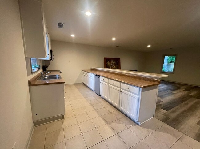 Foto del edificio - 218 Colonial Hills Rd