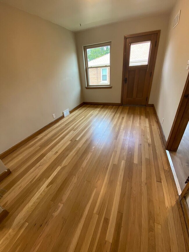Foto del edificio - Comfortable 2-Bedroom Wauwatosa Apartment