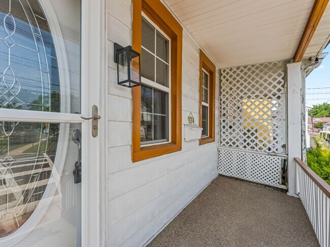Foto del edificio - Beautifully Updated 3-Bedroom Home with Spacious Front Porch in Mount Holly
