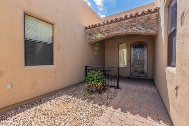 Building Photo - 1545 E Kings Ct