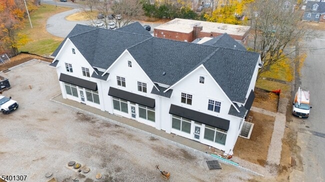 Building Photo - 445 Ramapo Valley Rd