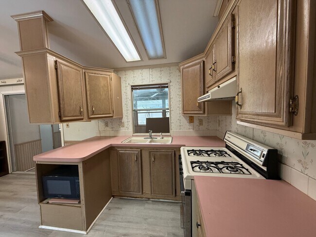 Building Photo - 725