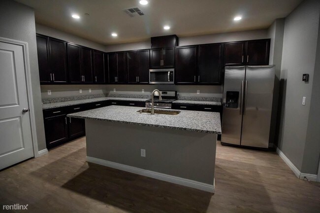 Building Photo - 3 br, 2.5 bath Townhome - 3207 Arco Ave