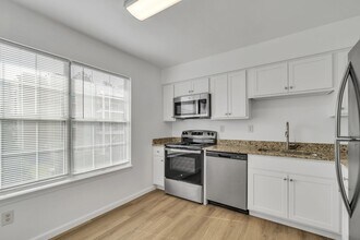 Building Photo - 501 Aylesbury Dr