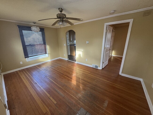 Building Photo - Charming & Cozy 1-Bedroom Retreat in Brooklyn Center – Perfect for Simplified Living!