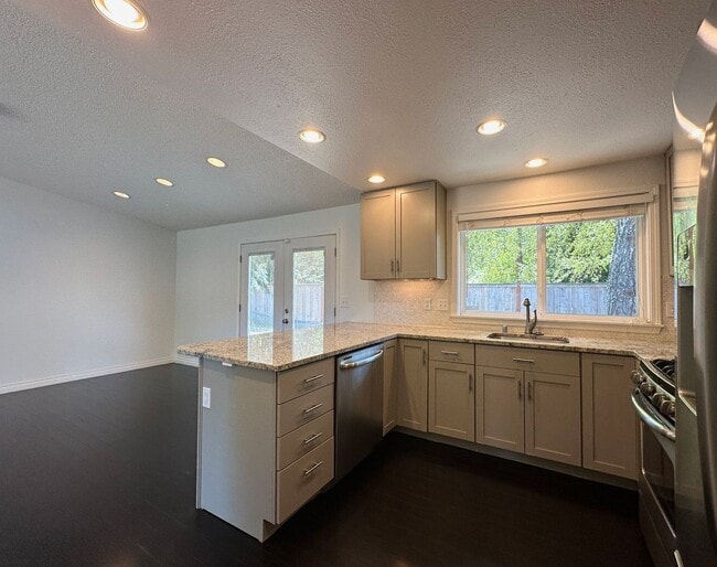 Building Photo - Charming 3-bedroom 2-bathroom Steilacoom R...