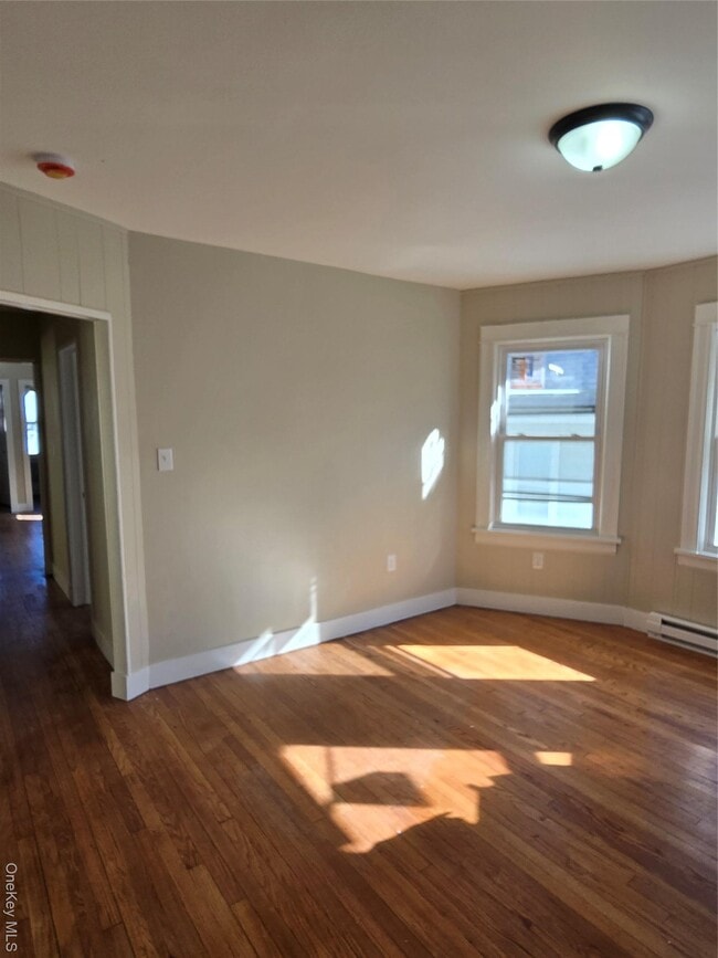 Building Photo - 25 Roosevelt Ave