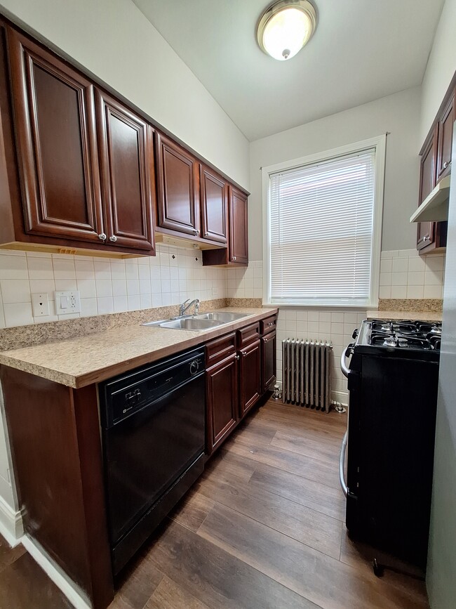 Building Photo - 2121 N Marmora Ave