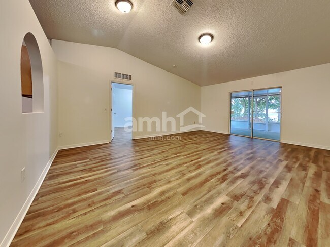 Foto del edificio - 3097 Rogers Ave