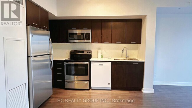 Photo du bâtiment - 2220-2220 Lake Shore Blvd W