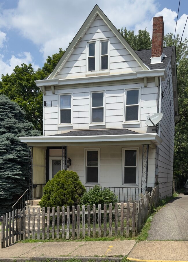 Building Photo - 313 Anthony St