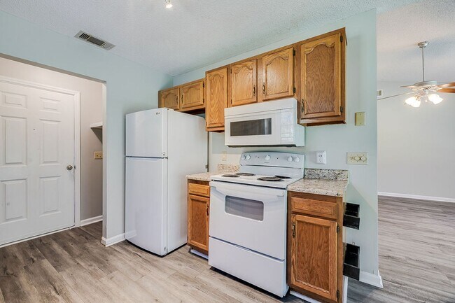 Foto del edificio - Private 3BR Brick Home on 3+ Acres with Partially Fenced Yard