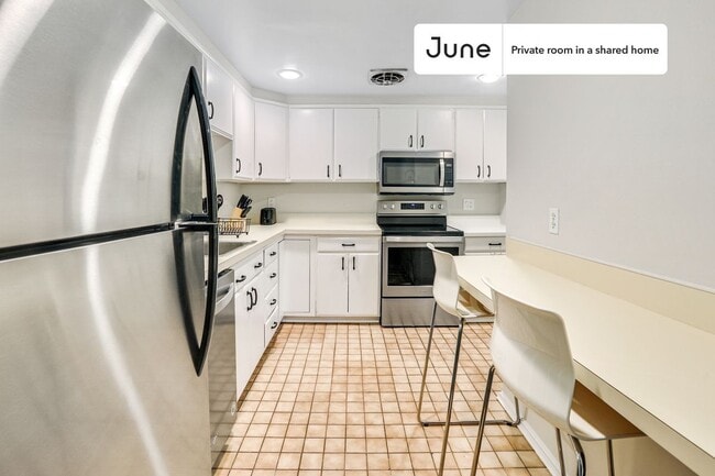 Building Photo - Room in Shared 7 bed/3.5 bath home in Southwest Waterfront