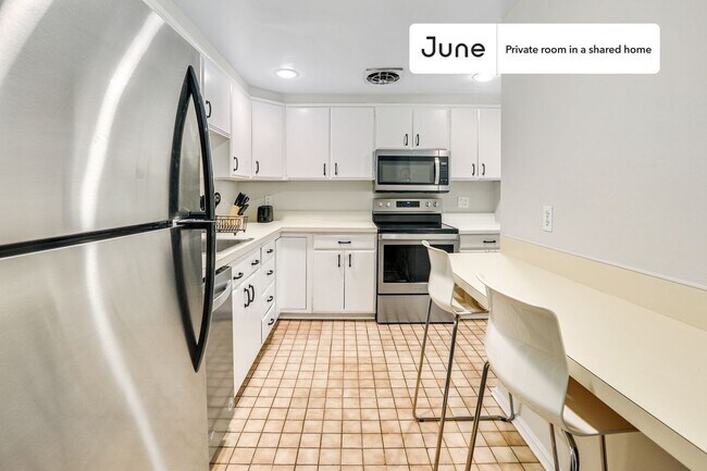 Foto del edificio - Room in Shared 7 bed/3.5 bath home