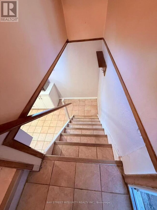 Building Photo - 11 Southill Dr